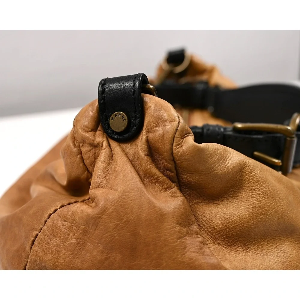 MARNI Light Brown Leather Hobo Shoulder Bag Italy Zip Pocket Magnetic Snaps Soft
